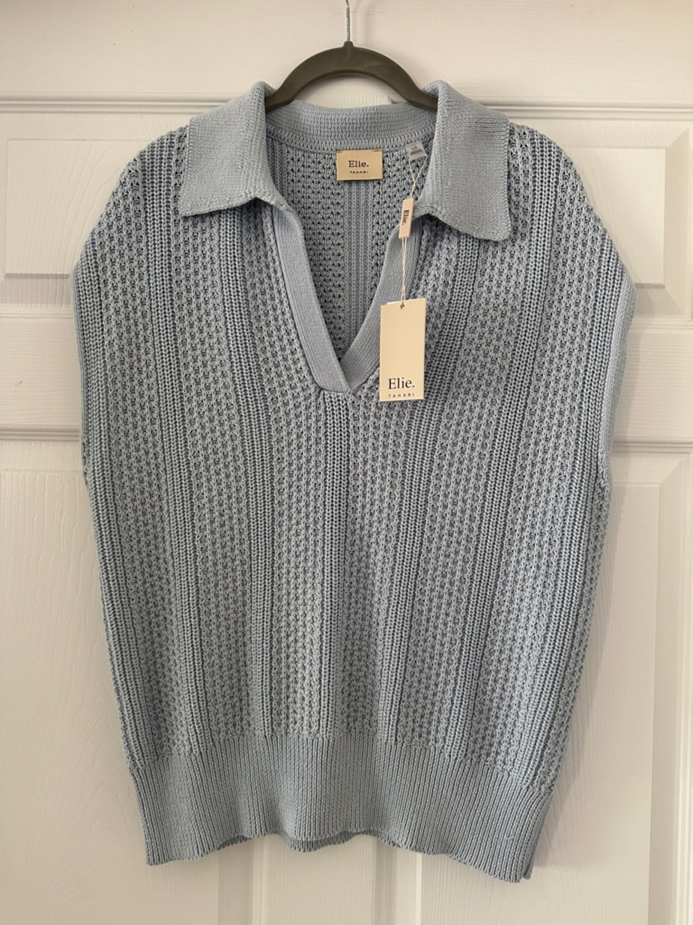 Elie Tahari Light Blue Sleeveless V-Neck Knit Polo Vest